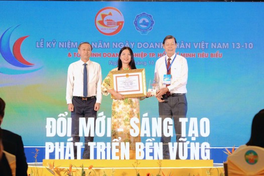 viet-huong-group-tu-hao-dat-danh-hieu-doanh-nghiep-va-doanh-nhan-tieu-bieu-tphcm-nam-2024